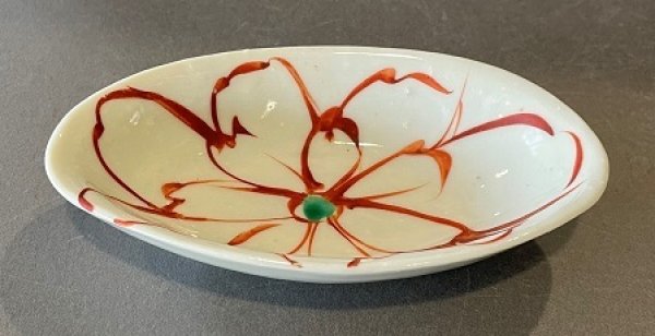 画像1: 赤絵花文楕円小皿 (1)