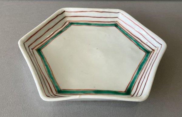 画像1: 色絵赤緑ライン六角皿 (1)
