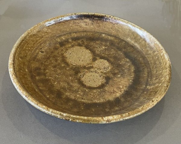 画像1: 焼き締め丸皿 (1)
